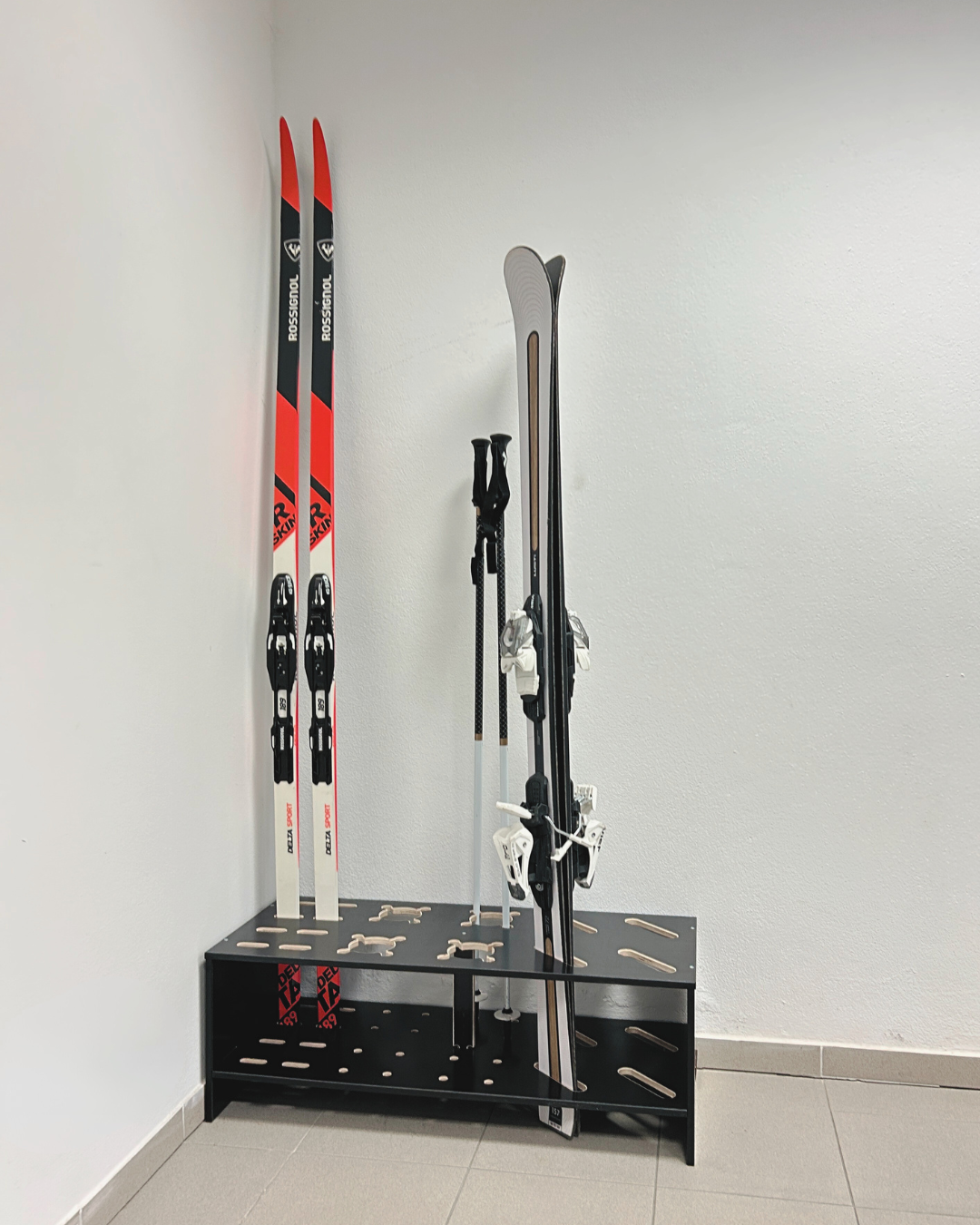 Combined wooden stand for alpine, cross‑country skis and poles