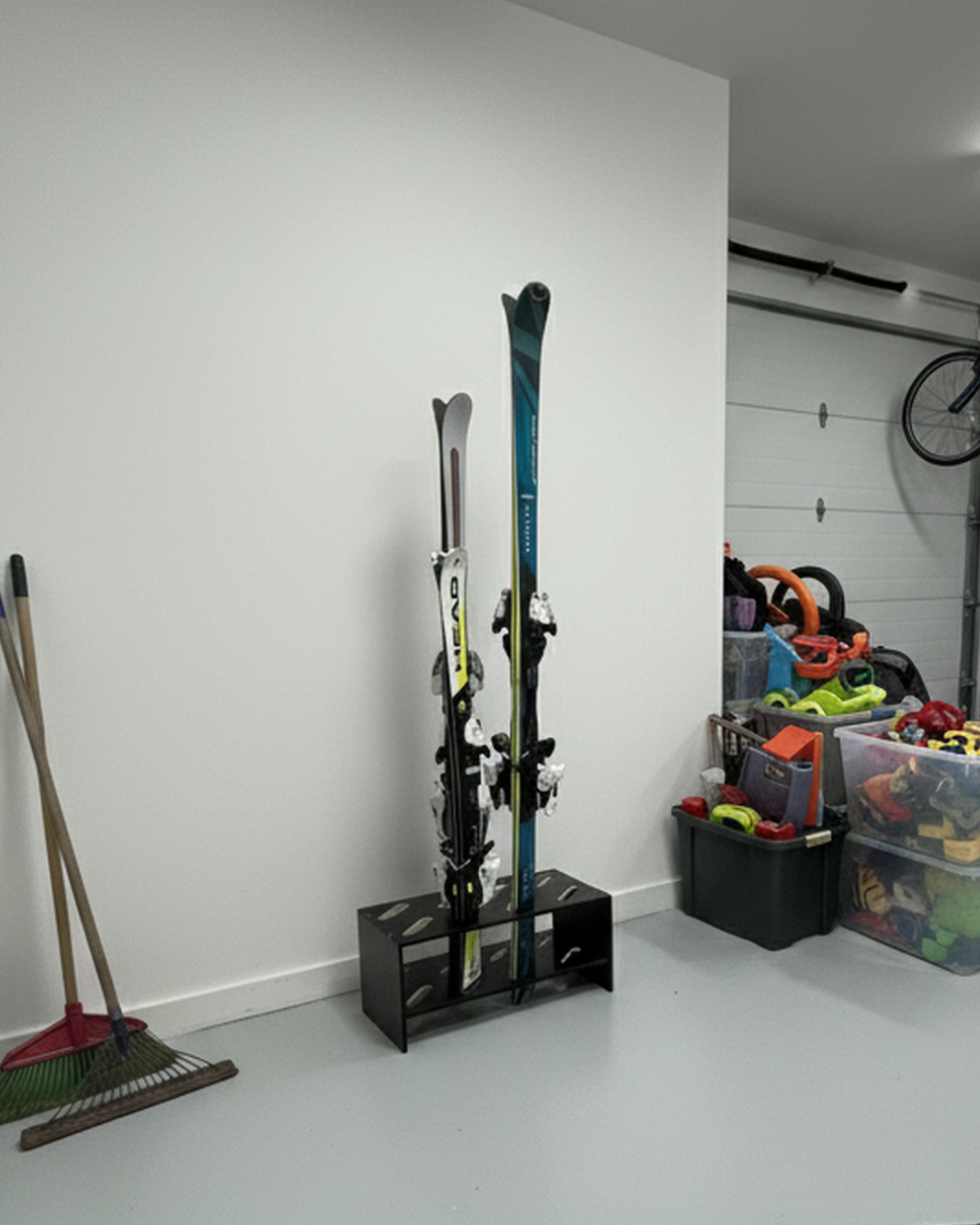 Wooden ski stand – 8 pairs, 61 × 33 cm