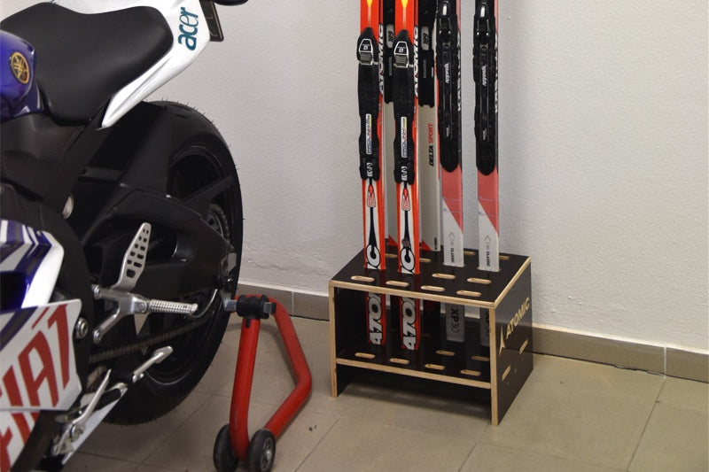 Holzständer für 8 Paar Langlaufski