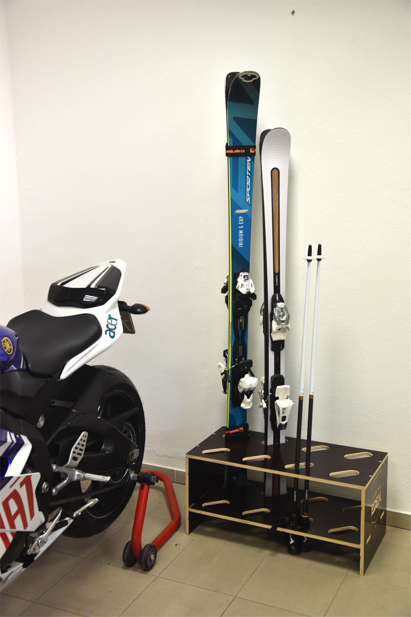 Kombinierter Holzständer für Skier, Langlaufski und Skistöcke