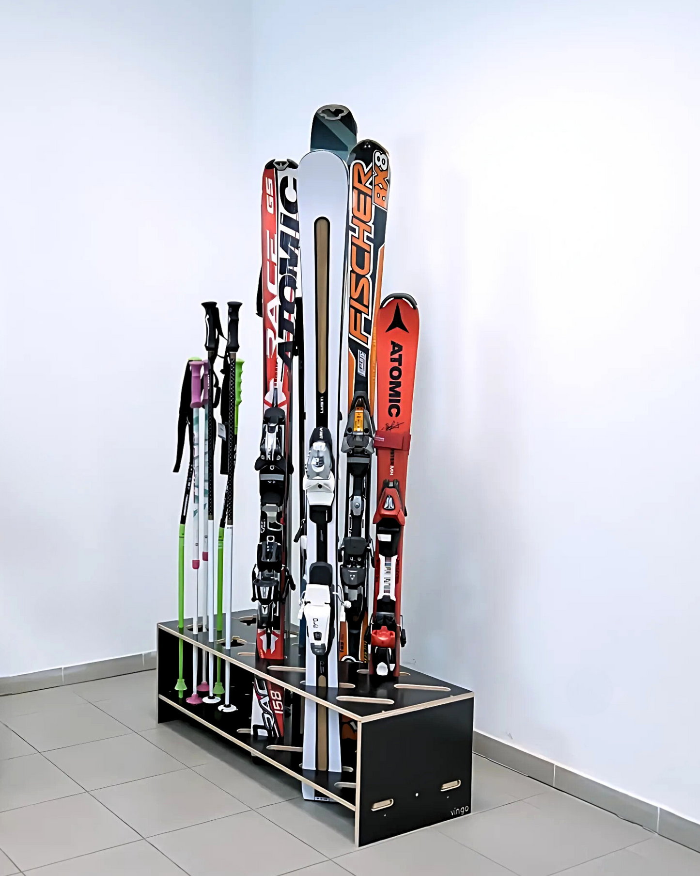 Kombinierter Holzständer für Ski und Stöcke