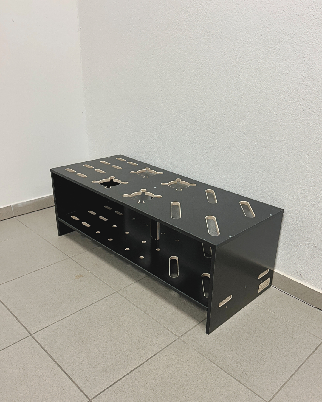 Combined wooden stand for alpine, cross‑country skis and poles