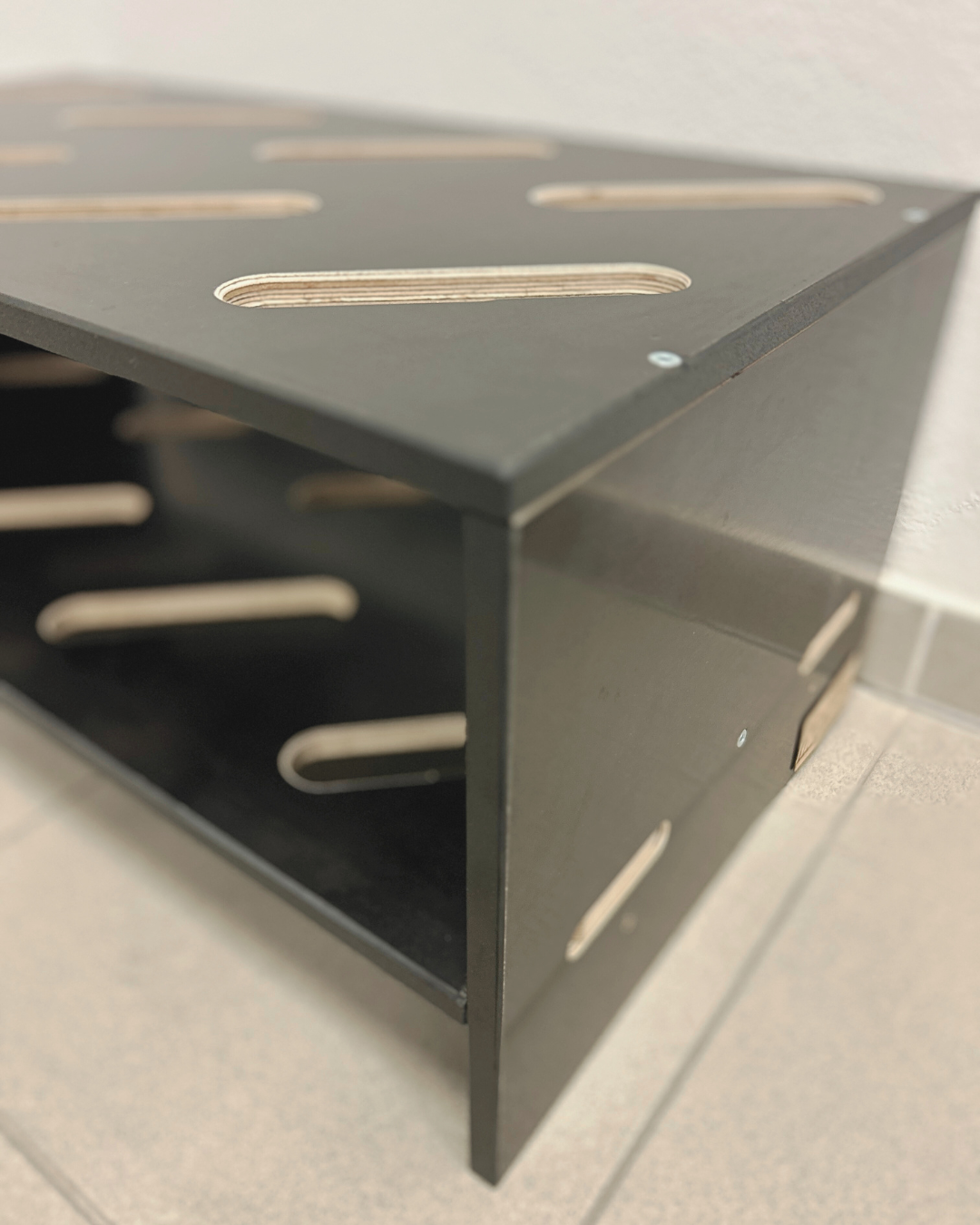 Wooden ski stand – 8 pairs, 61 × 33 cm